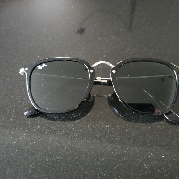 Ray-Ban Sunglasses - Picture 5 of 5